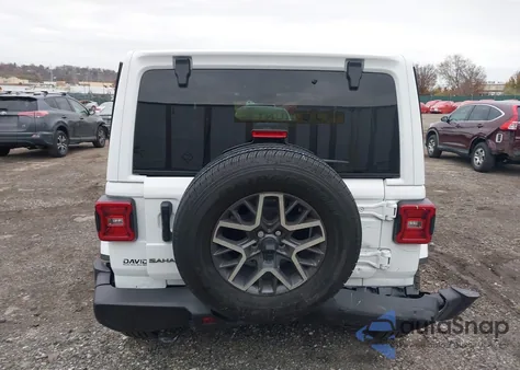 2025 Jeep Wrangler 4-Door Sahara 4X4 z USA, uszkodzony, nr VIN 1C4PJXEN0SW648320